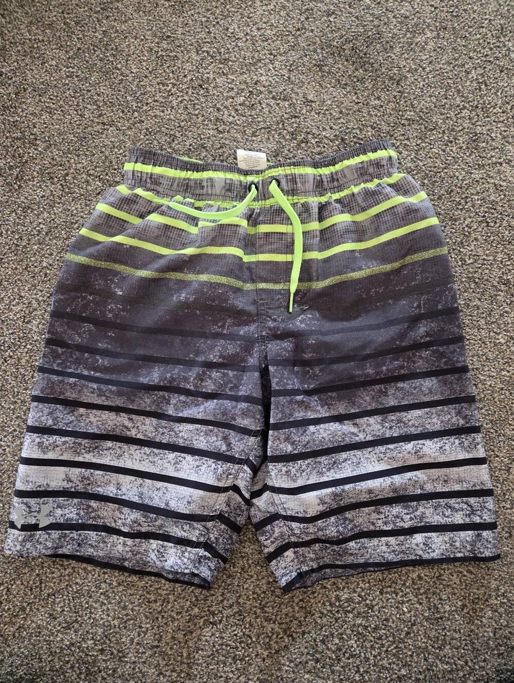 Under Armour Boys Swim Trunks - Large